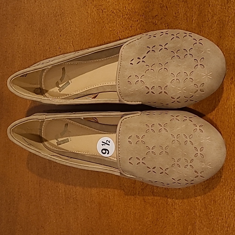 Report Tan Flats Sz 9.5